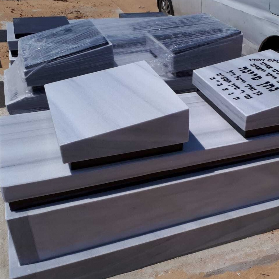 זוגי קבורת על שיש טורקי עם כריות, גרסת תמונה של מחשב