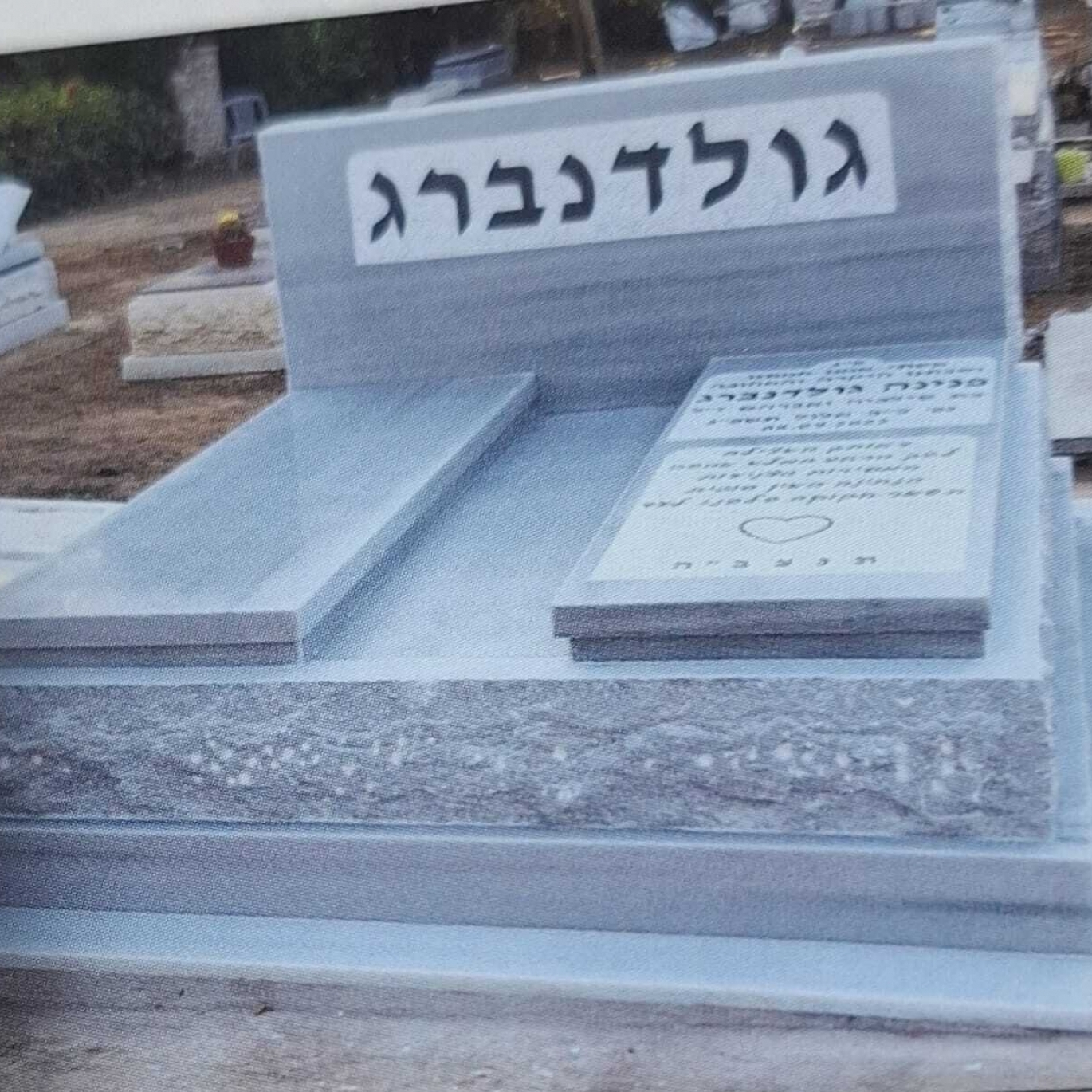 זוגי אחד ליד השני שיש טורקי עם קיר, גרסת תמונה של מחשב
